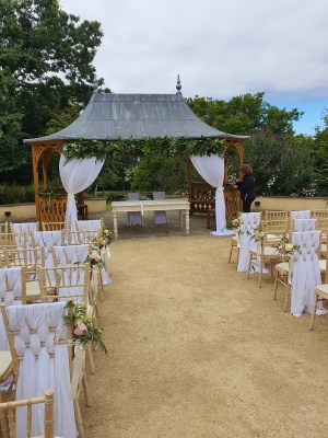 Matching your florals to your outdoor wedding