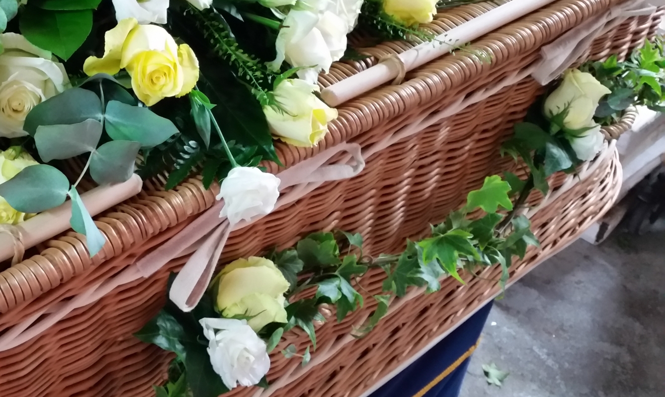 Sweet Pea and Spray Rose Garland