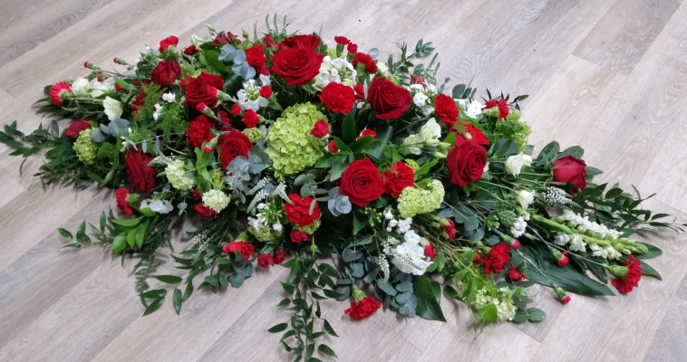 The Timeless Tribute Funeral Spray is a classic and heartfelt arrangement. Funeral delivery in Clevedon, Nailsea, Yatton and North Somerset
