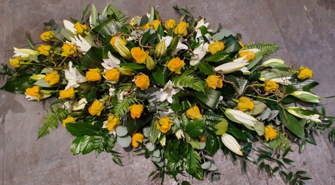 This double-ended spray features a stunning combination of yellow roses and white lilies
